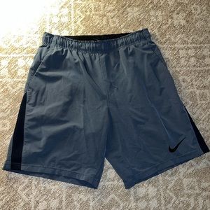 men’s Nike Dry fit Blue Shorts, Size M, Blue